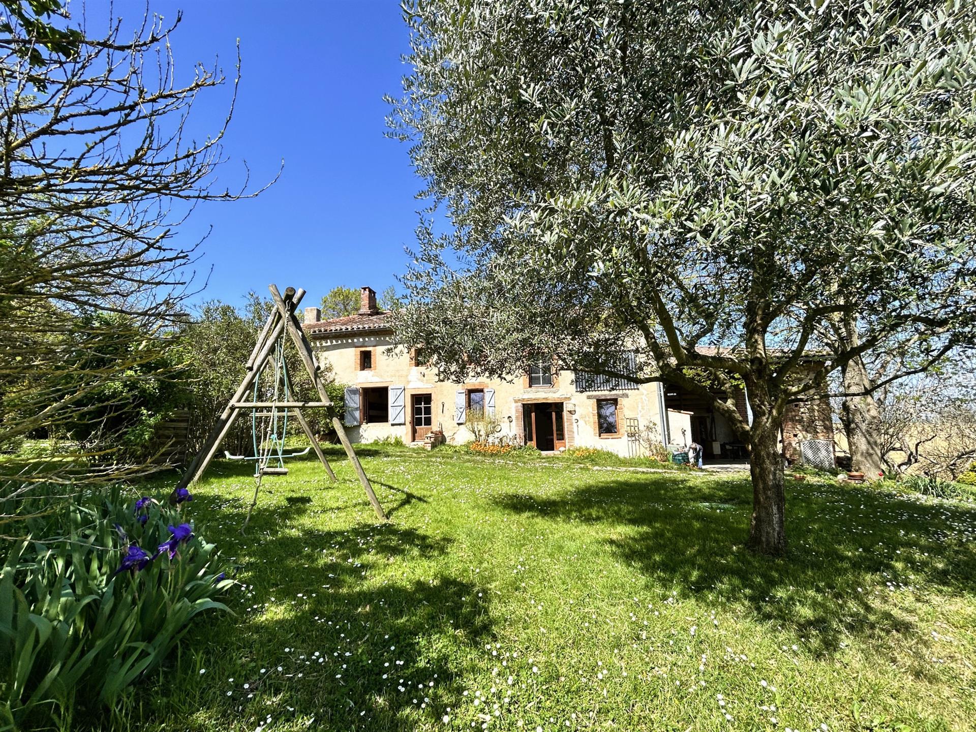 Altes Bauernhaus - 2 Wohnungen - Werkstatt - 3909m2 Grundstück - Blick auf die Pyrenäen - in der Nä