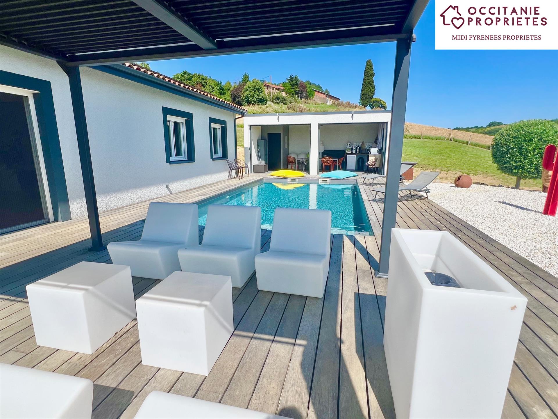 Wunderschöne 99m2 Villa - Swimmingpool - Garage - Blick auf die Pyrenäen - 3.900 m2 Grundstück - in