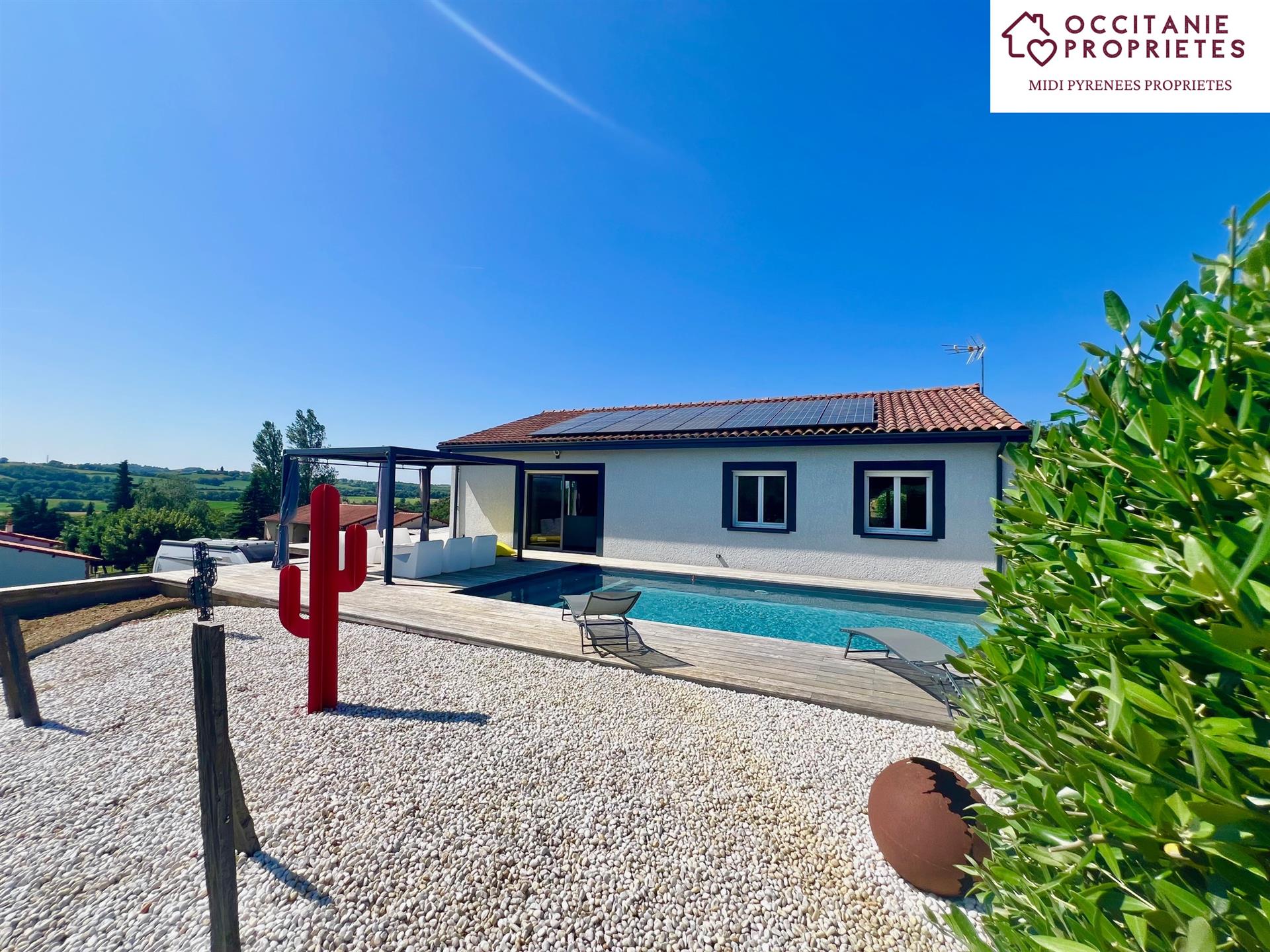 Wunderschöne 99m2 Villa - Swimmingpool - Garage - Blick auf die Pyrenäen - 3.900 m2 Grundstück - in