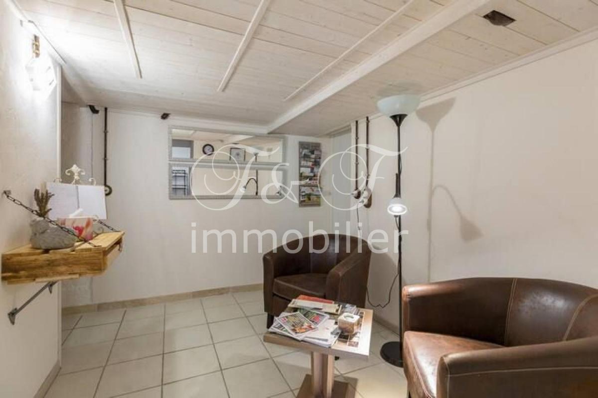 Purchase: House (84400)