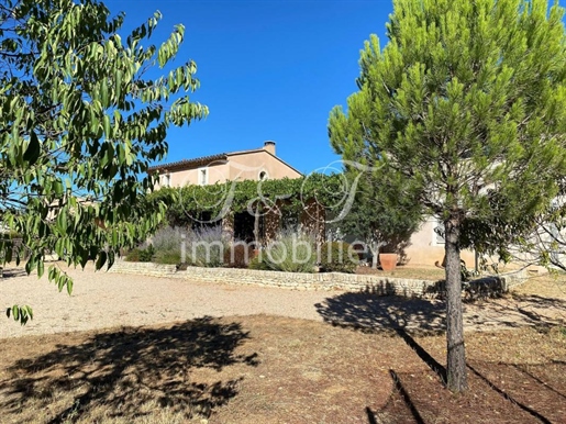 Grande maison familiale avec jardin et piscine