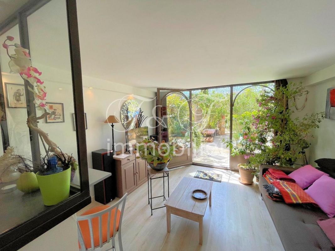 Purchase: House (84400)