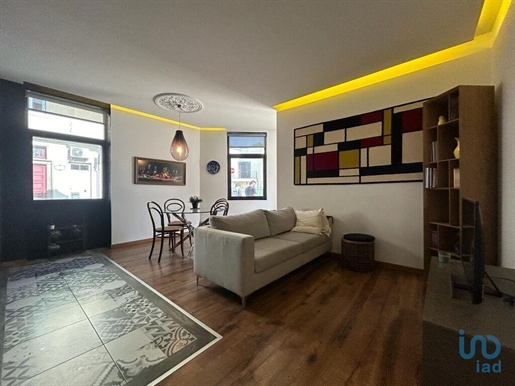 Appartement T2 à Porto de 108,00 m²