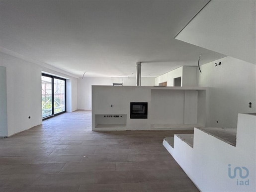 Maison T3 à Porto de 168,00 m²