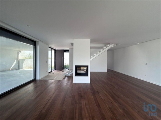 Home / Villa met 3 Kamers in Porto met 210,00 m²