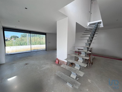 Huis met 3 Kamers in Porto met 210,00 m²