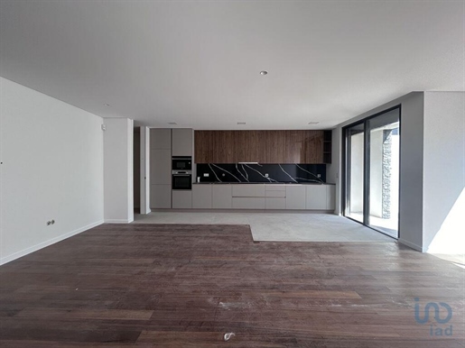 Home / Villa met 3 Kamers in Porto met 186,00 m²