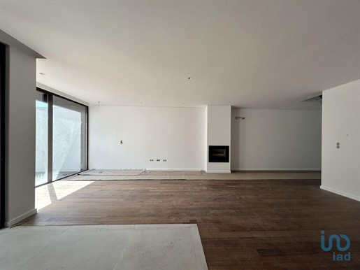 Maison T3 à Porto de 186,00 m²