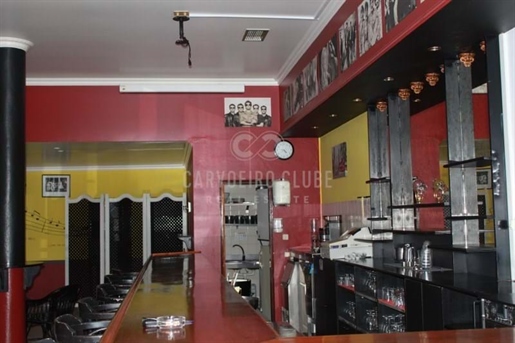 Geschäftsmöglichkeit in Carvoeiro: (Snack) Bar/ Büro/ Geschäft – fußläufig zum Zentrum
