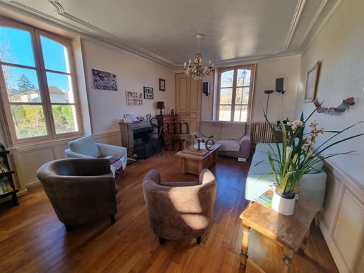 Mansion in the heart of the town - 25min Angoulême