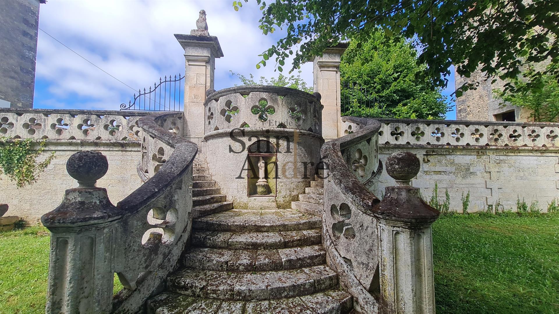 Property in the heart of the vineyards - South Charente