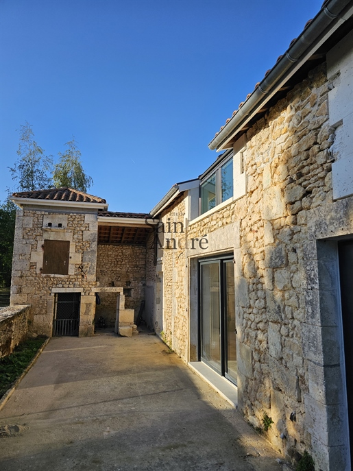 Villebois Lavalette sector - Country house