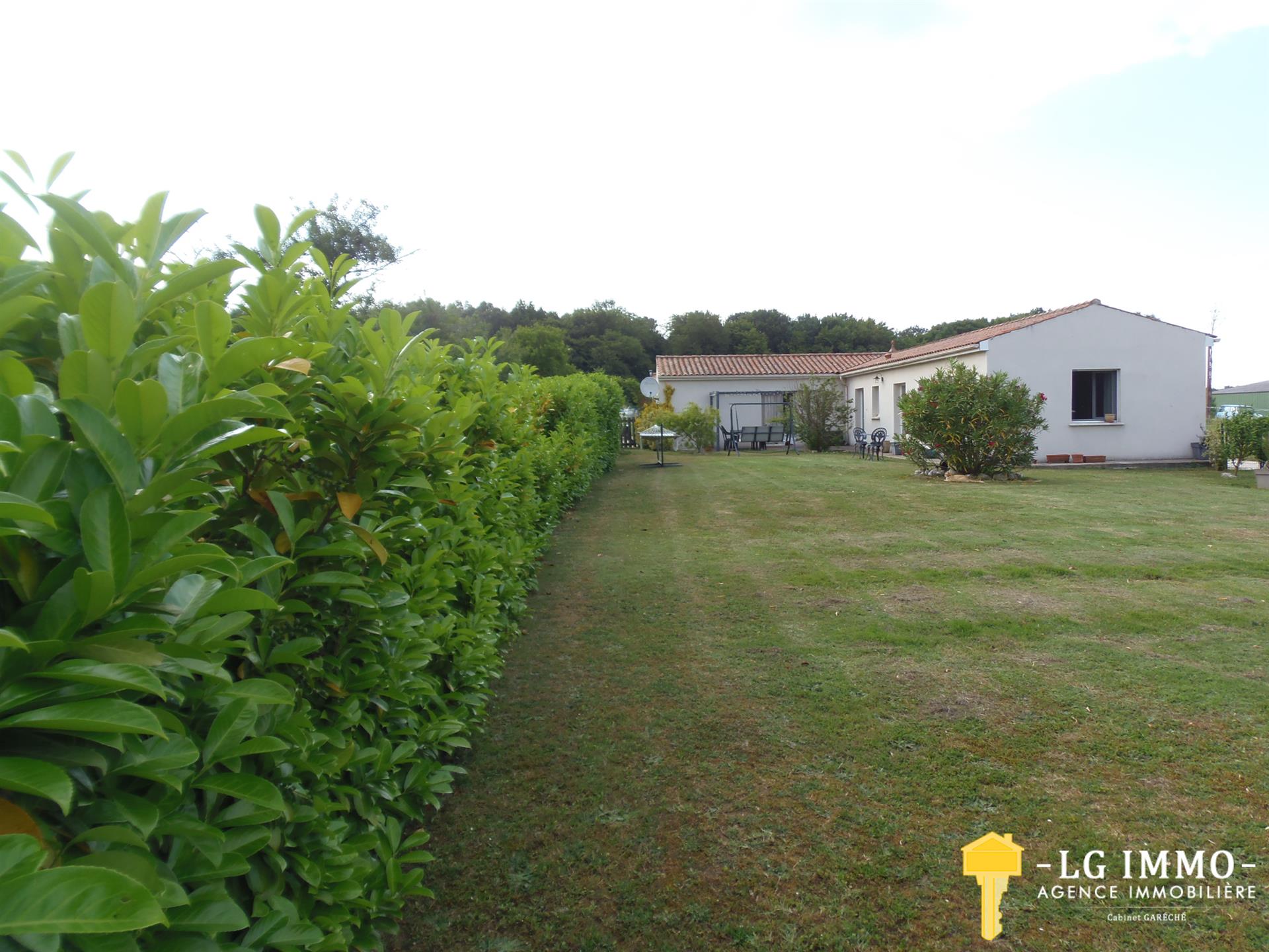 Single storey house with three bedrooms on 3598m2 land