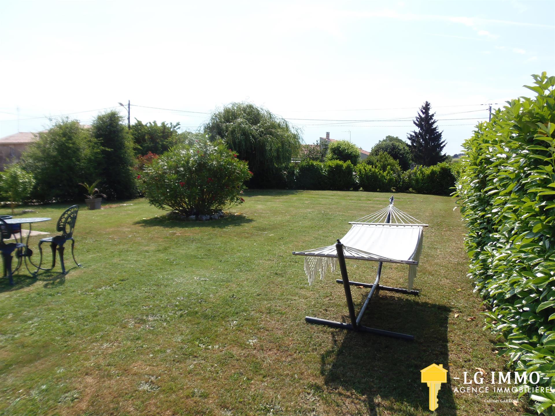 Single storey house with three bedrooms on 3598m2 land