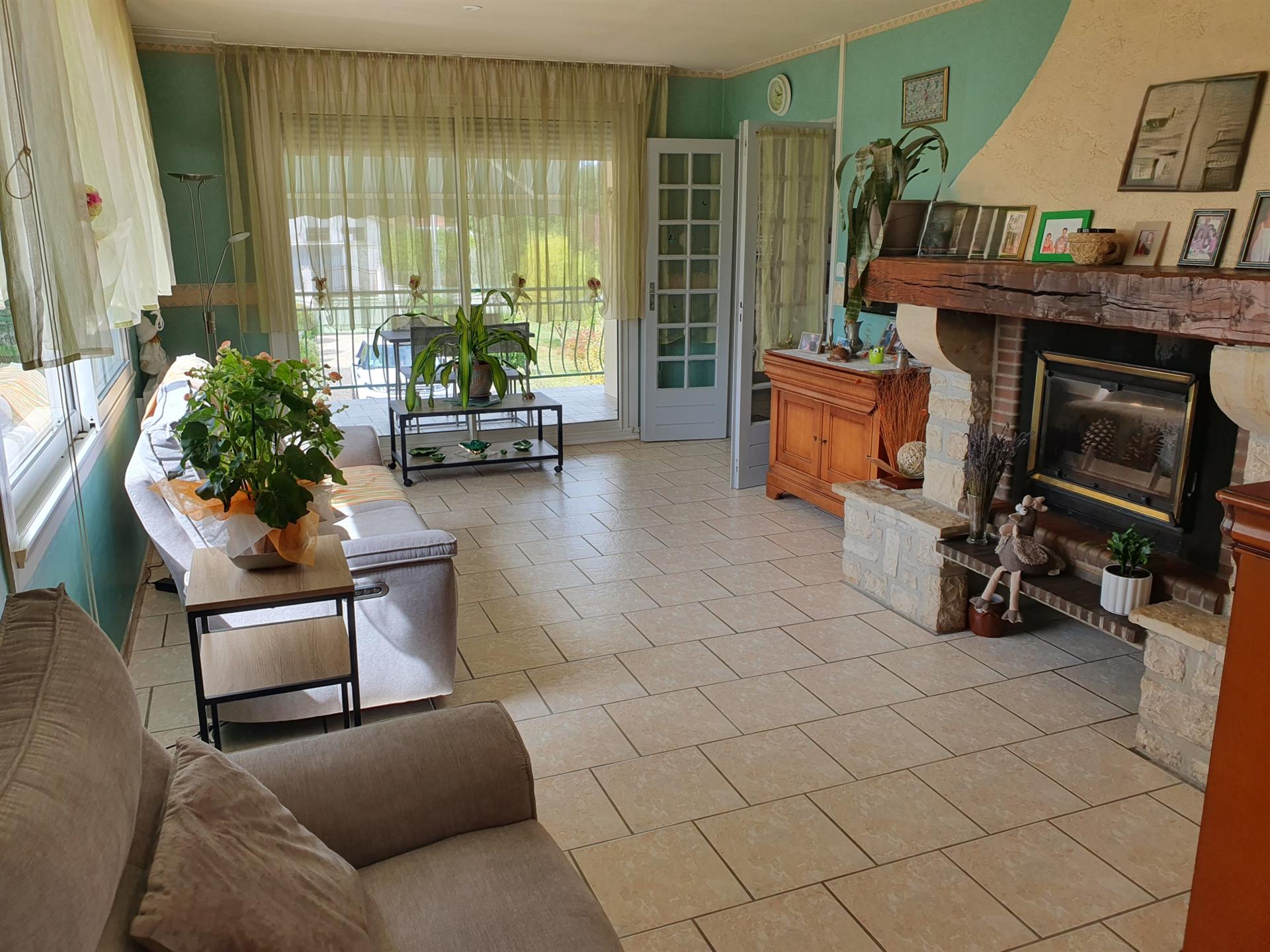 1970S residential house with studio and independent 2-room apartment on wooded land