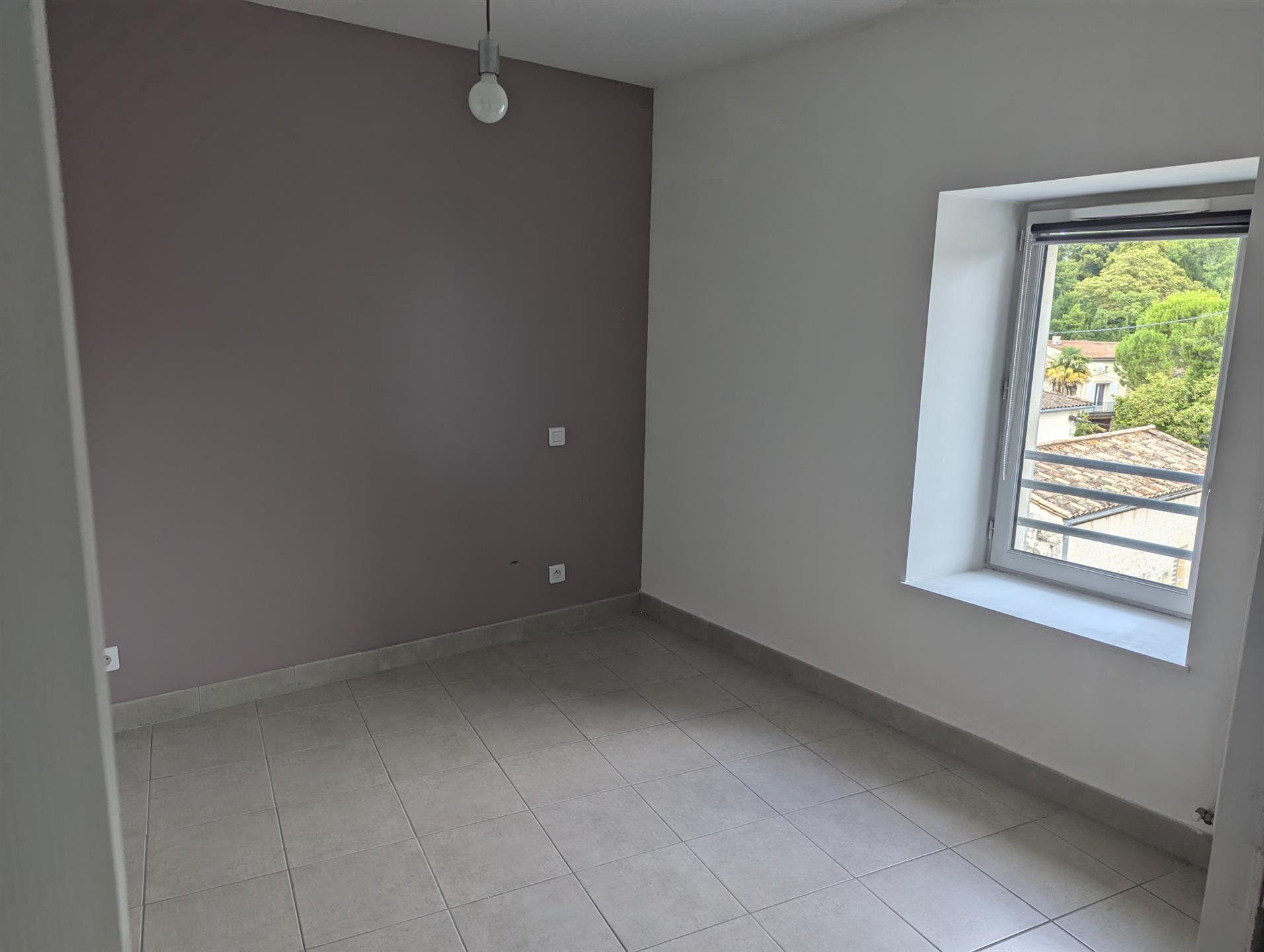 Beautiful apartment, top floor garden view