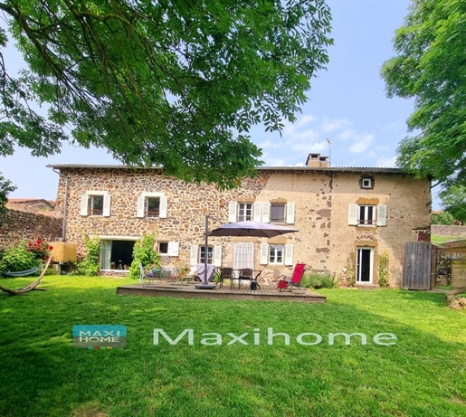Restored farmhouse of 160m² with land (580m²) located