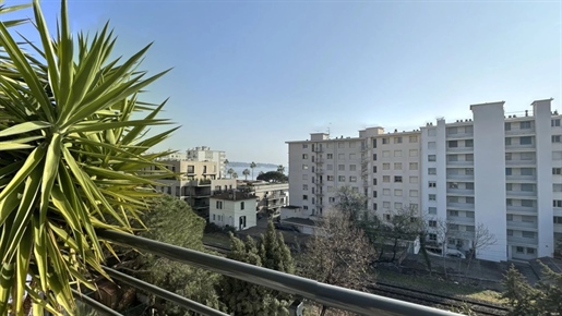 Exceptional apartment in Juan-les-Pins, with the possibility of purchasing a garage directly within