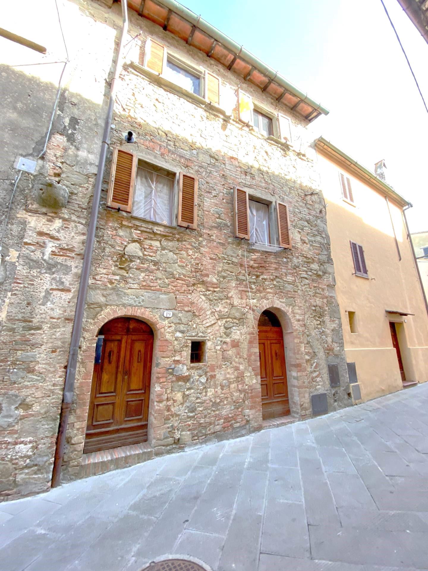 In San Casciano dei Bagni there is a lovely townhouse