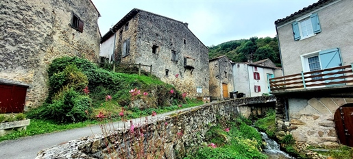 5 minuten van Foix Mooi stenen dorpshuis om te renoveren