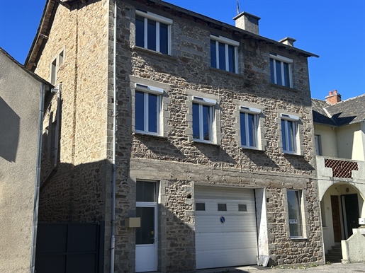 Dorpshuis met terras en garage - Villefranche-De-Panat