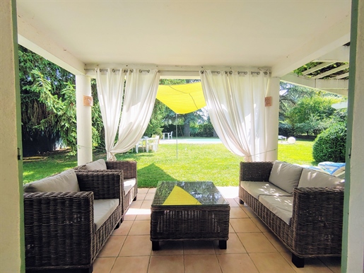 Maison familiale - piscine- grand jardin- St Georges de Luzençon