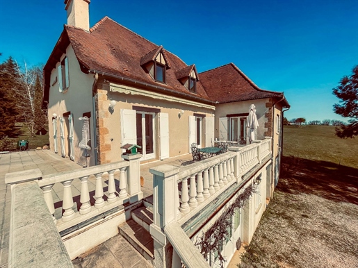 Magnifique maison de caractère avec piscine, jardin arboré et vue panoramique