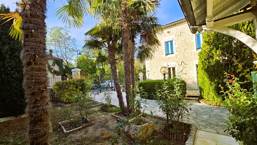 Authentique demeure de charme et caractère avec piscine et jardin