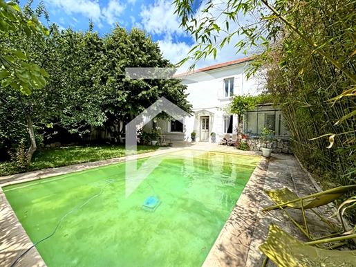 Haus Avignon - 7 Zimmer mit Schwimmbad und Garage