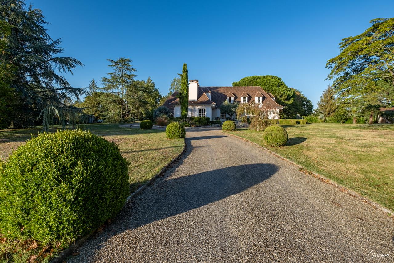 Exceptional property for sale near Toulouse 