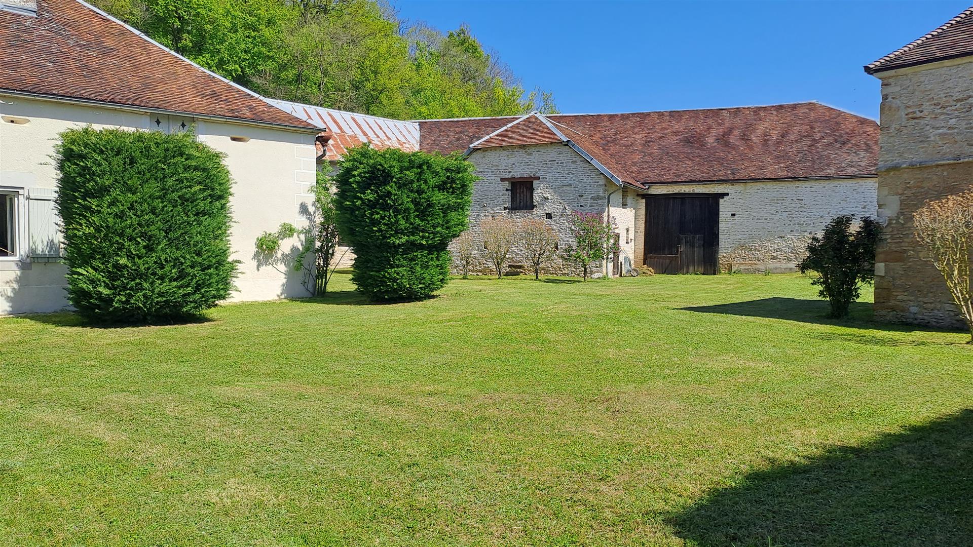 Exceptional farmhouse with outbuildings and 0.6ha