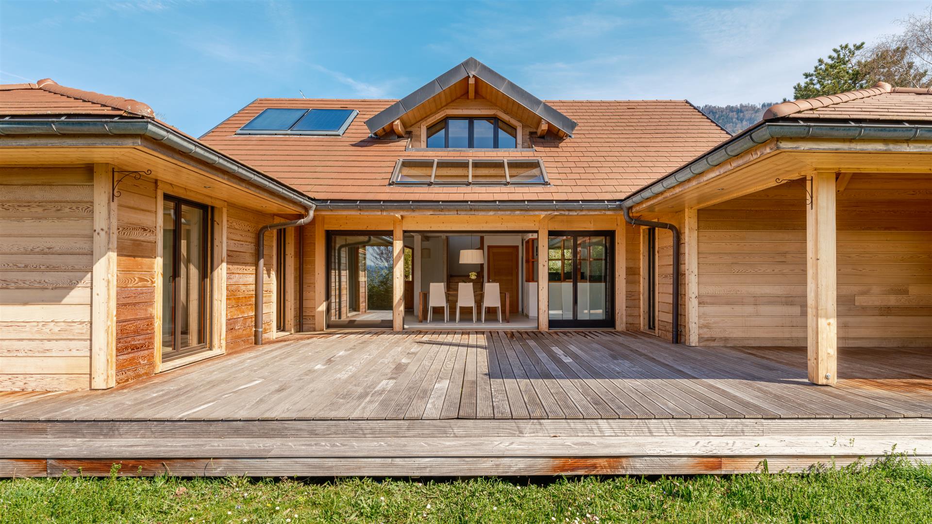 Magnífica casa projetada por arquitetos em construção ecológica, um refúgio de harmonia