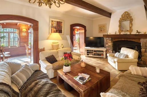 Unique equestrian property of charm 41 boxes - Covered ride - Villa 330 m² - 3.5 hectares flat