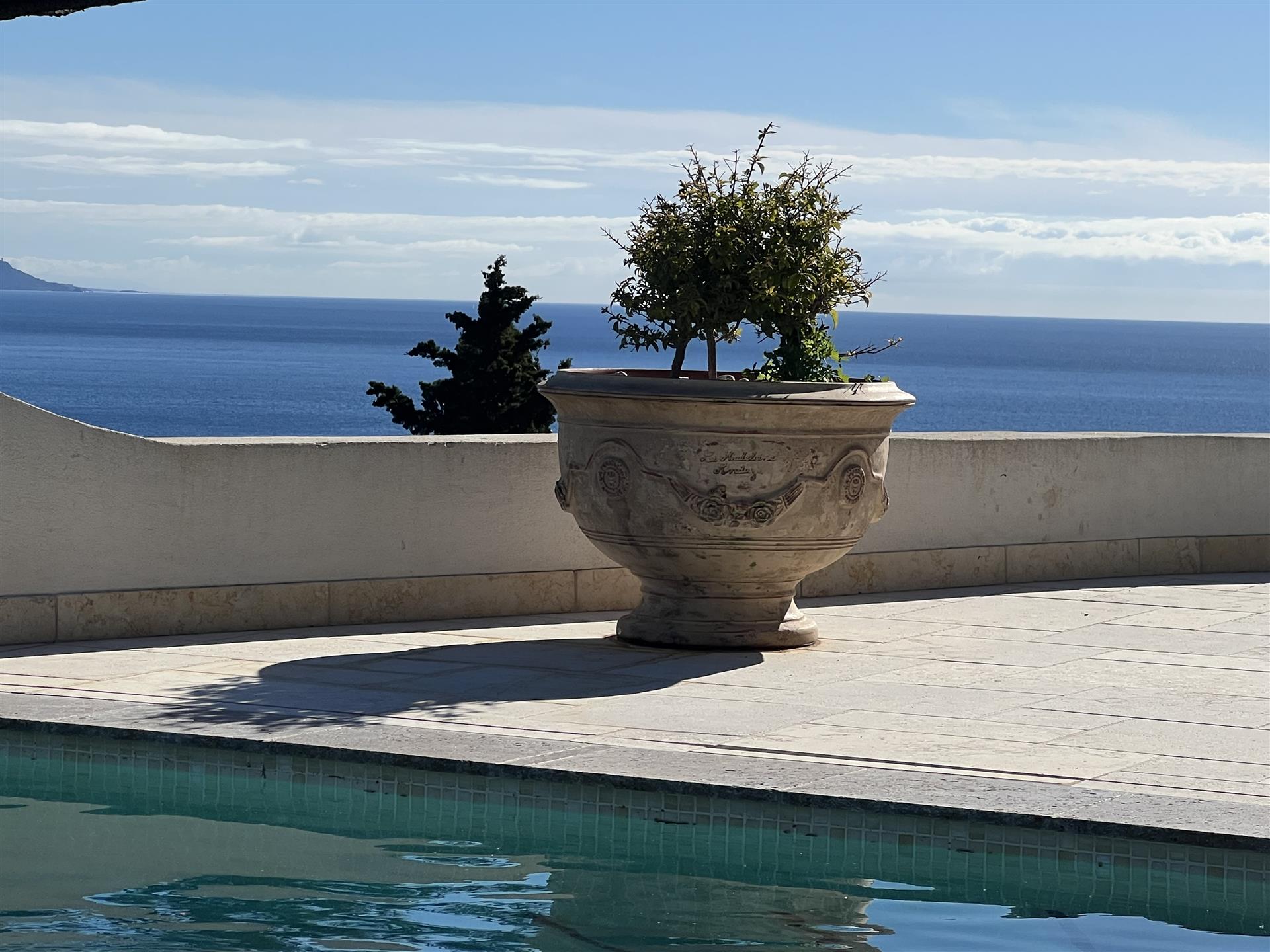Provençal villa with fantastic panoramic views of the sea and mountains 