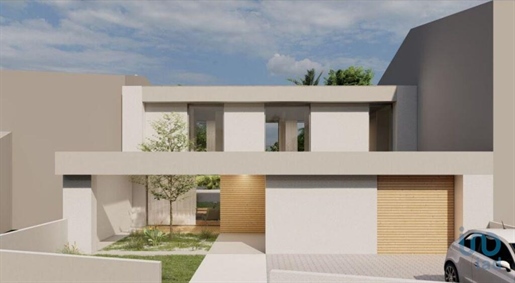 Huis met 3 Kamers in Aveiro met 288,00 m²