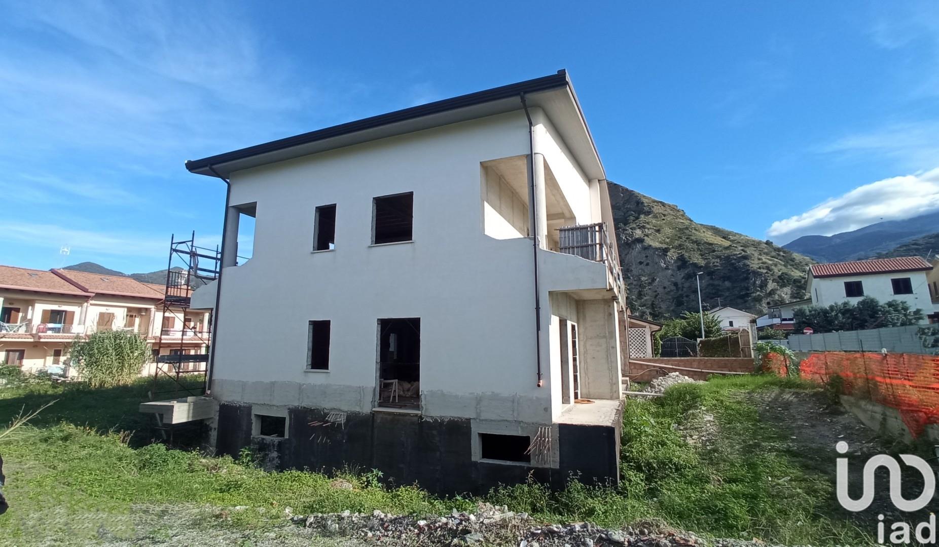 Sale Detached house / Villa 348 m² - Longobardi