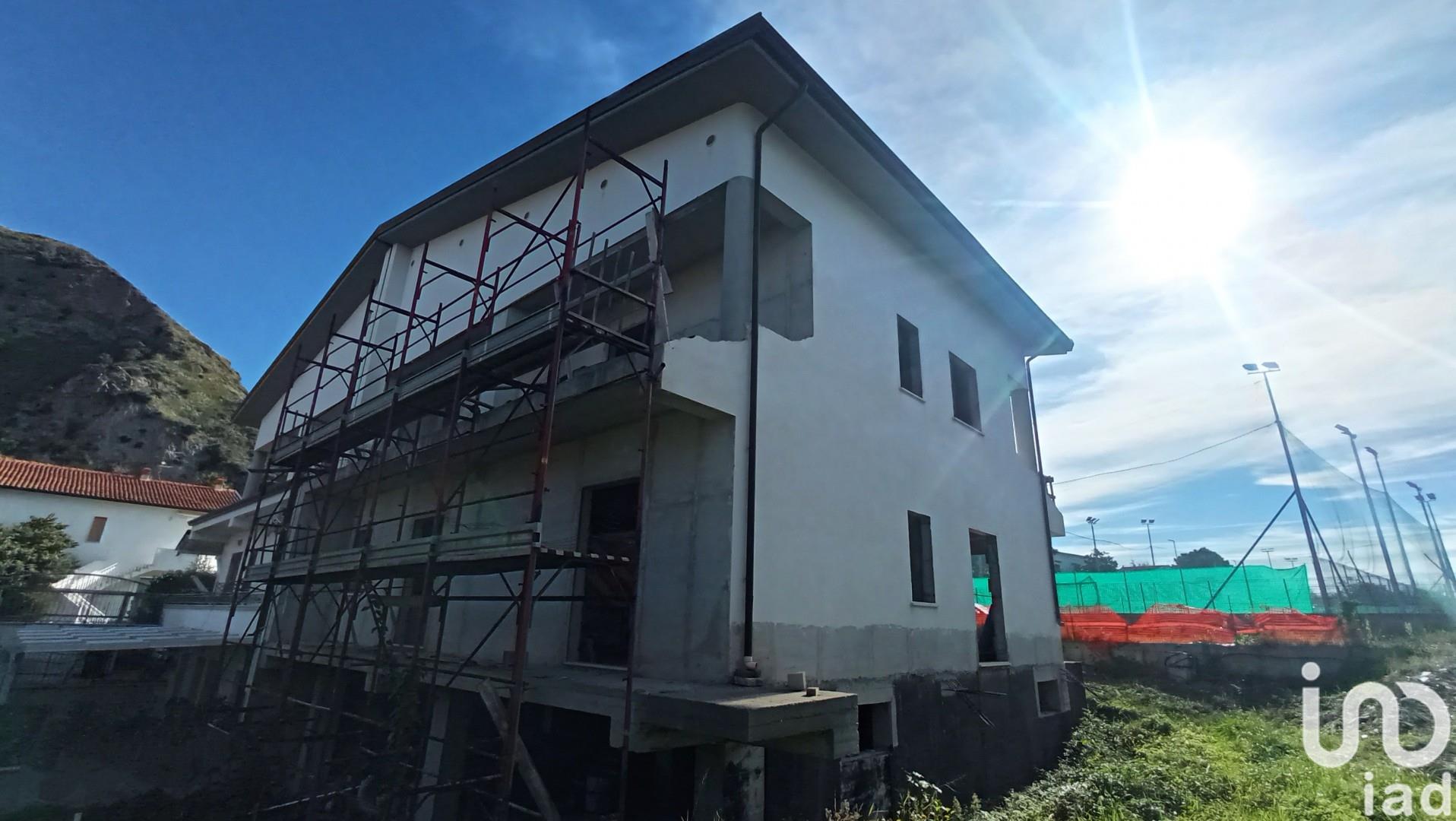 Sale Detached house / Villa 348 m² - Longobardi