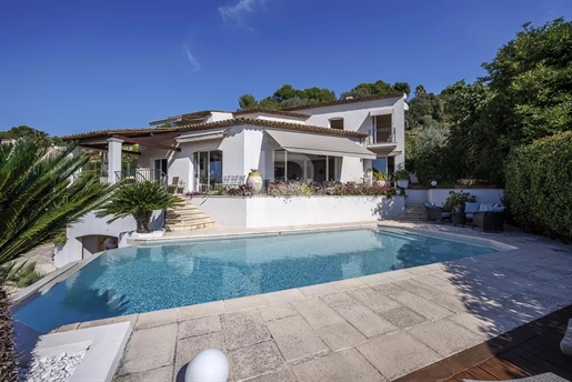 Villa à vendre avec magnifique panorama sur la mer et les montagnes à Mougins