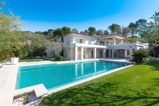 Wunderschöne zeitgenössische Villa von 500m2 zum Verkauf am Royal Golf de Mougins
