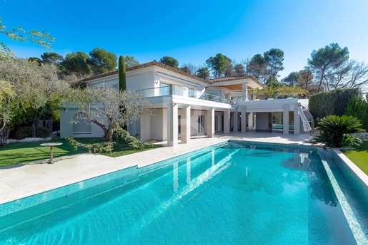 Wunderschöne zeitgenössische Villa von 500m2 zum Verkauf am Royal Golf de Mougins