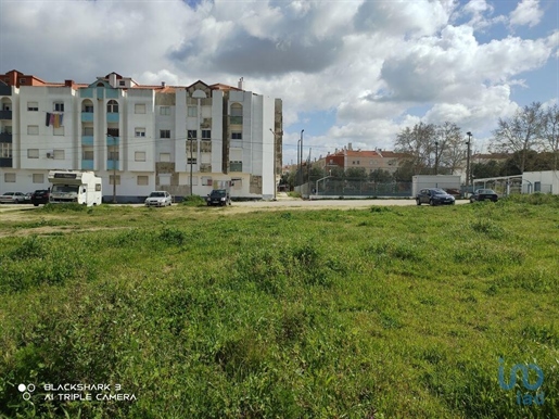 Construction land in Setúbal with 6947,00 m²