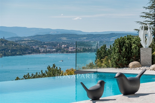 Villa d'architecte avec vue panoramique sur le lac d'Annecy