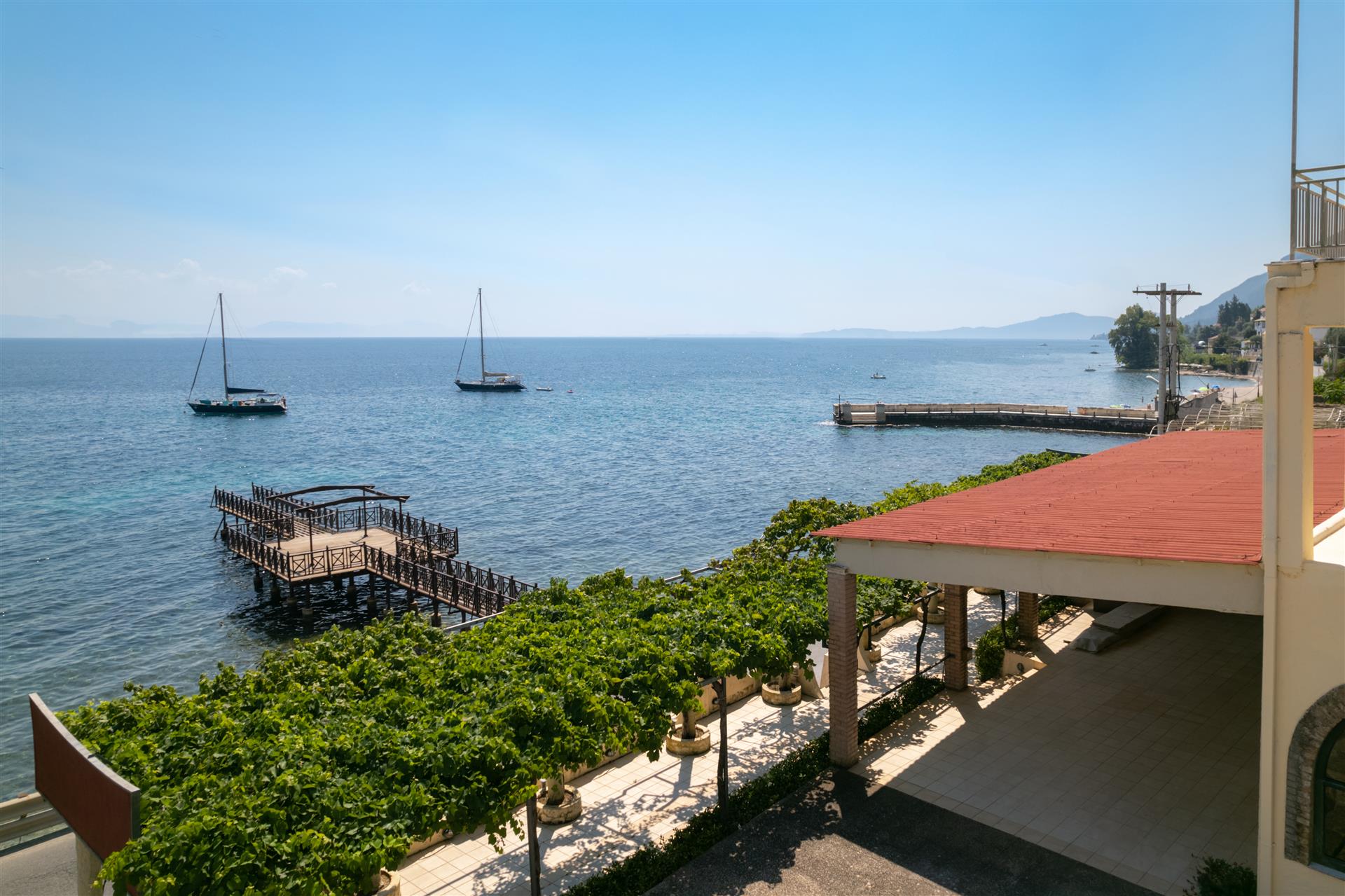 Kompleks handlowo-mieszkalny na wschodnim wybrzeżu Korfu