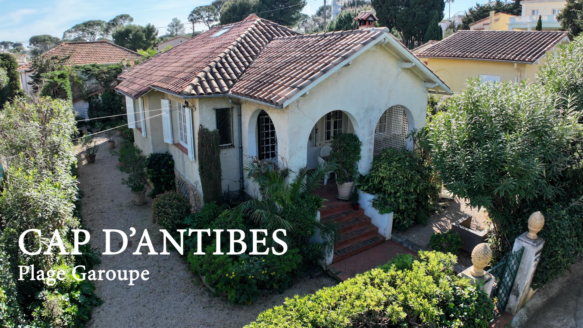 For sale house to renovate Cap d'Antibes 100 m from the sea in a quiet area 