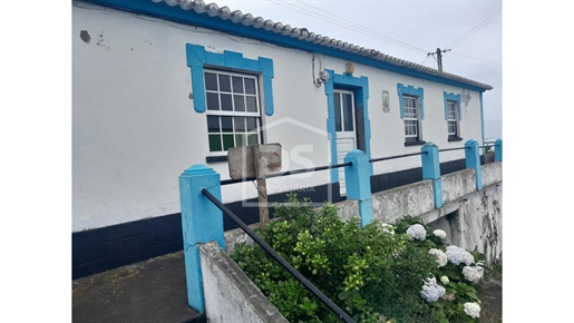 Detached house to restore T2+1 Sell in Raminho,Angra do Heroísmo