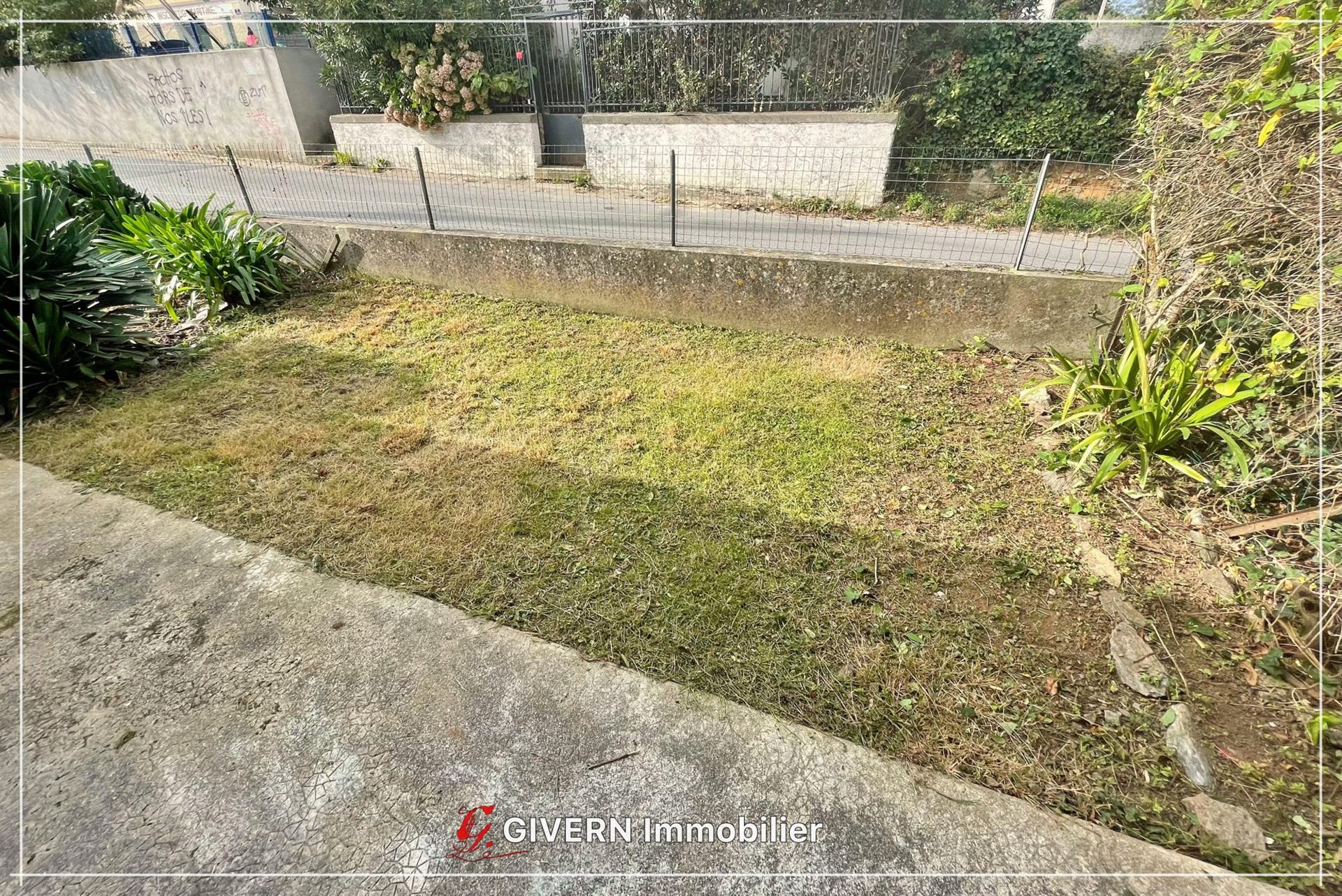 Sole agent: Charming house of 69 m² between Port Tudy and the