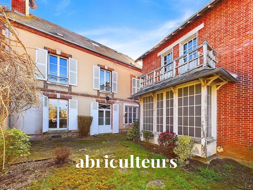 Chateaudun - Maison - 11 Pieces - 6 Chambres - 344 M² - 376.000 €