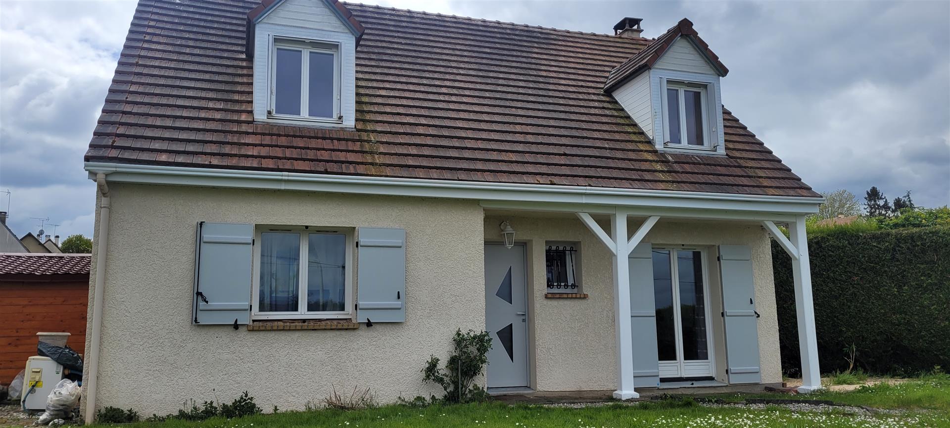 Sell Maurepas village house 15 minutes from Versailles and 30 minutes from Paris 