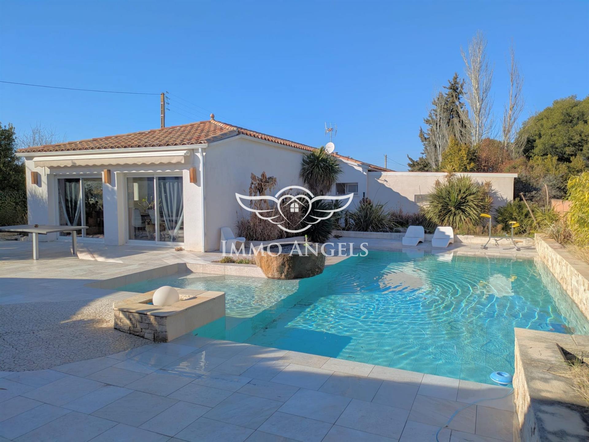 Villa T6 150m2 with swimming pool and independent apartment