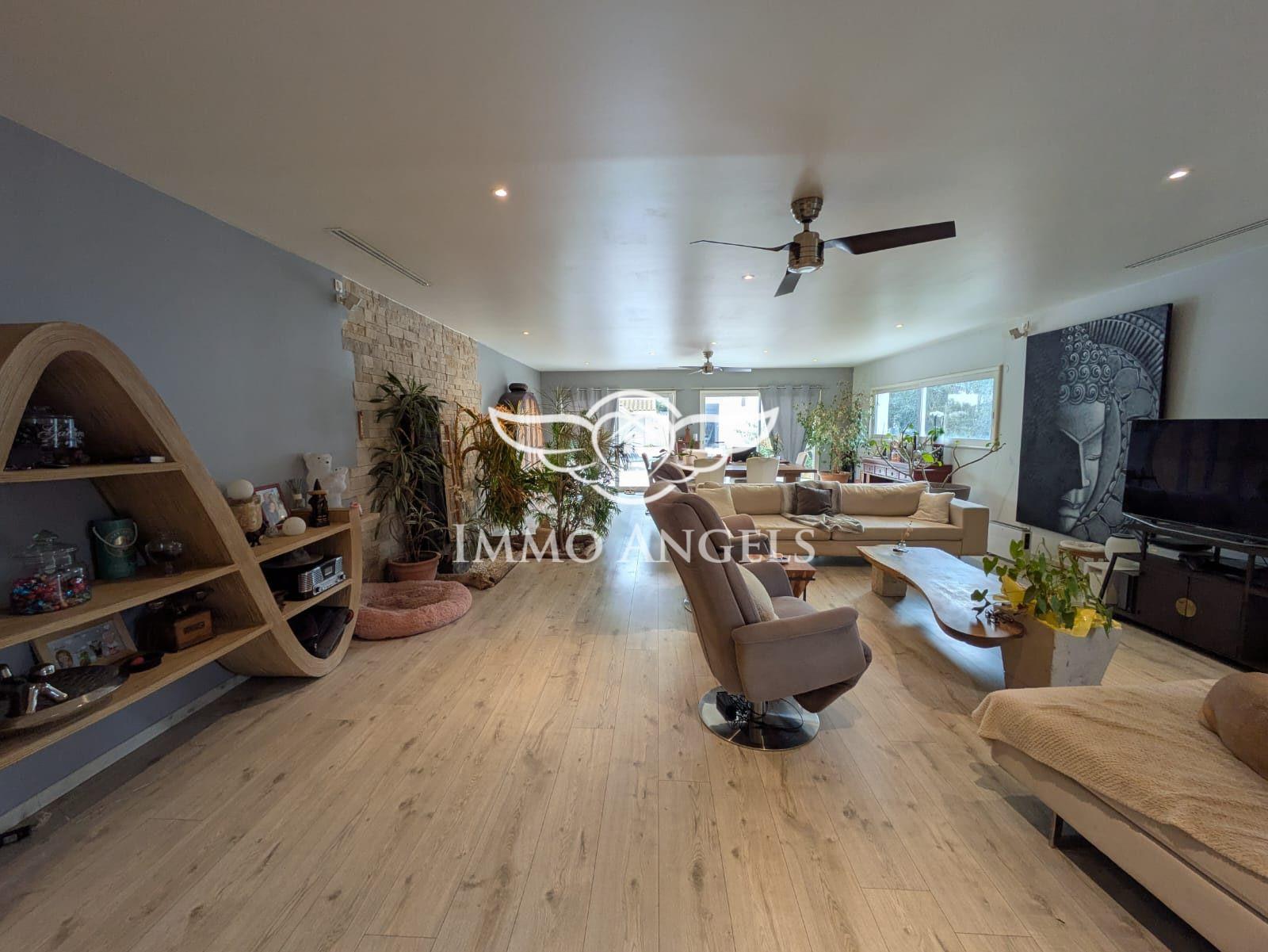Villa T6 150m2 with swimming pool and independent apartment